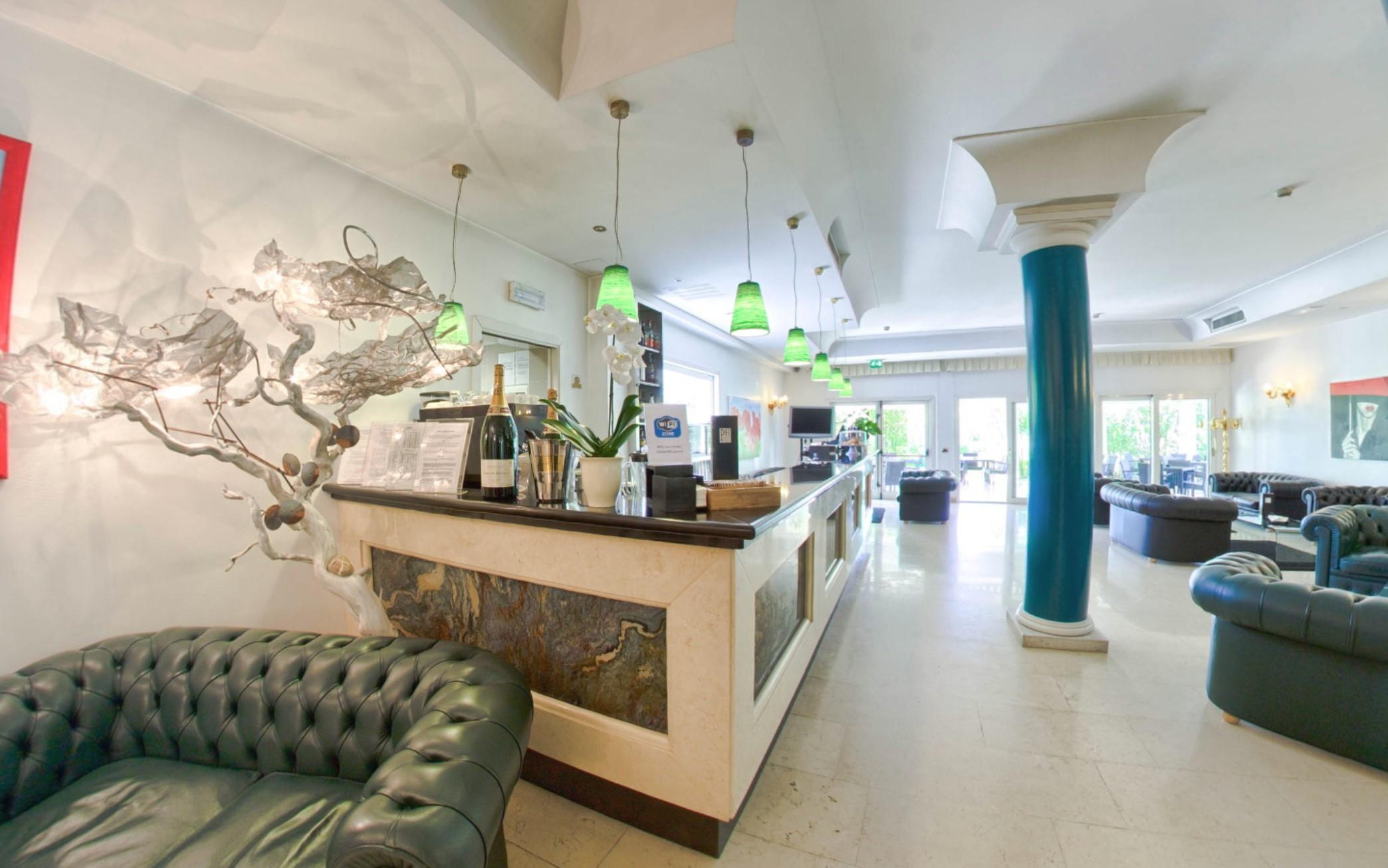 דסנזאנו דל גארדה Palace Hotel Desenzano מראה חיצוני תמונה
