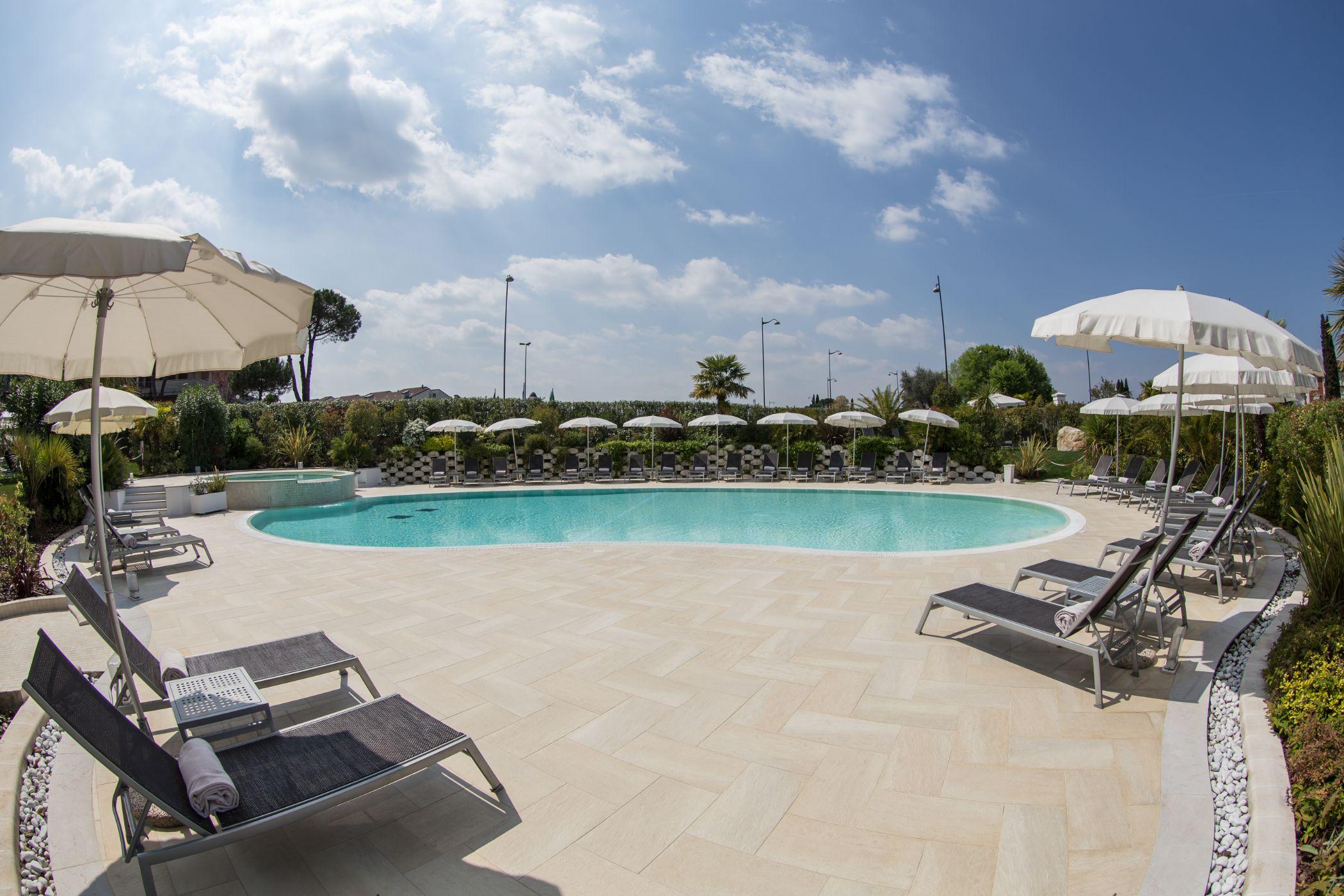 דסנזאנו דל גארדה Palace Hotel Desenzano מראה חיצוני תמונה