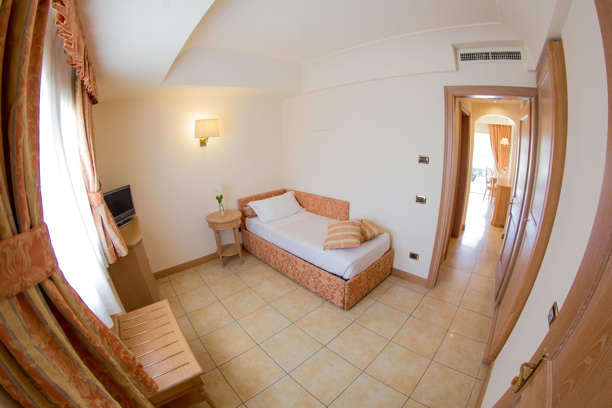 דסנזאנו דל גארדה Palace Hotel Desenzano מראה חיצוני תמונה
