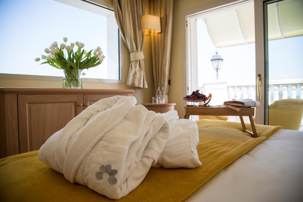 דסנזאנו דל גארדה Palace Hotel Desenzano מראה חיצוני תמונה